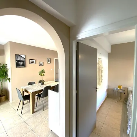 Cozy 2br Apt, Perfect For Getaways * ラルナカ