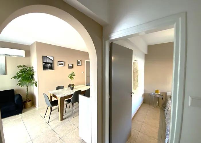 Cozy 2br Apt, Perfect For Getaways * ラルナカ