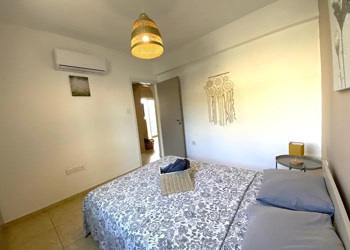 Cozy 2br Apt, Perfect For Getaways ラルナカ