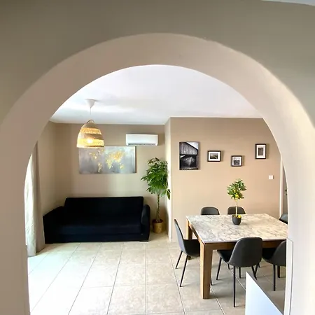 Cozy 2br Apt, Perfect For Getaways Apartment *